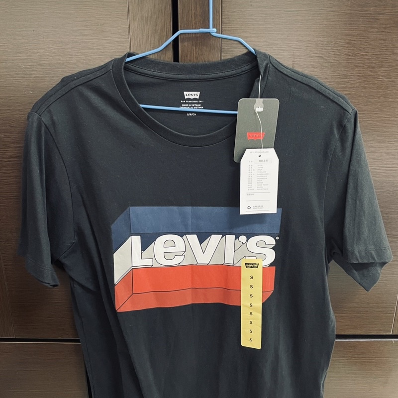 （全新）Levis 短袖上衣