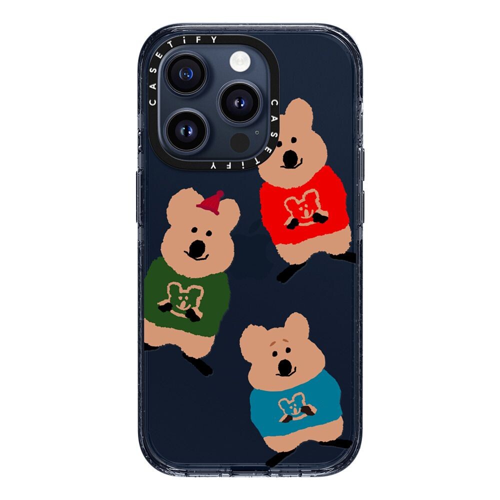 CASETiFY 保護殼 iPhone 15 Pro/15 Pro Max 短尾矮袋鼠三兄弟 Quokka Trio