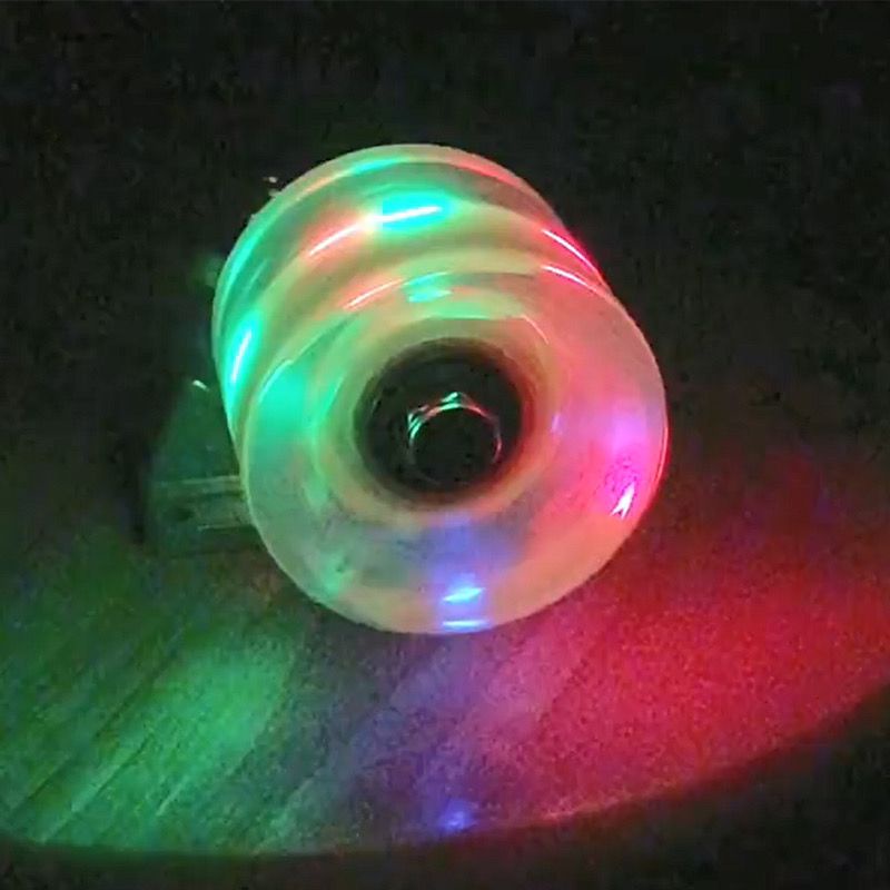 【熱賣】❀❣4顆LED閃光PU輪滑板輪刷街輪60X45mm魚板輪陸地衝浪輪送順滑軸承