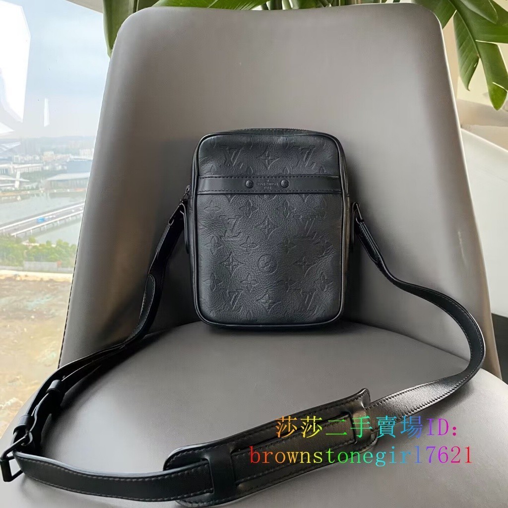 二手精品 LV 路易威登 Danube 壓紋小牛皮 郵差包 手機包 單肩包 斜挎包 M43681 男款 黑色