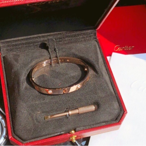 Cartier/卡地亞 經典LOVE系列 18K玫瑰金寬版 四鑽手鐲手環