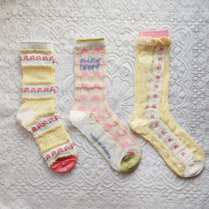 現貨｛Nini Korea｝東大門 韓國襪 黃色小花玻璃絲襪 透明襪 中筒襪