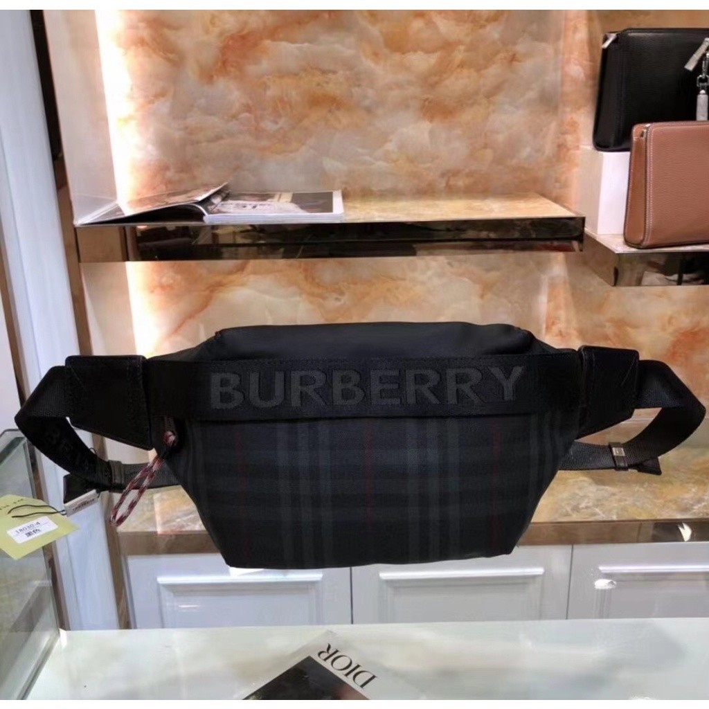 MS二手/BURBERRY 博柏利 黑色 腰包胸口包斜肩包 .