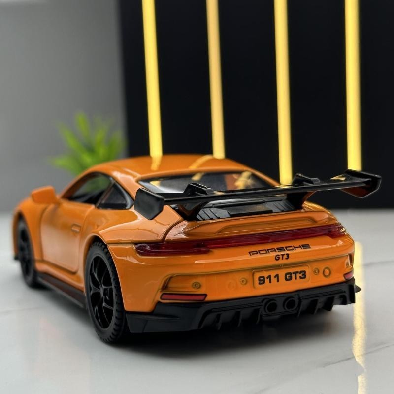新品下殺✨保時捷模型車 1:32 可開門 PORSCHE 911 gt3 rs 模型 跑車 玩具模型車 合金車 聲光 迴