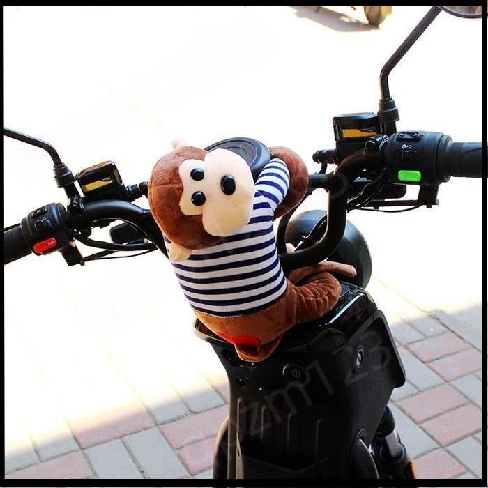 【全店免運】電動車防撞防碰頭公仔長臂抱猴毛絨玩具猴子玩偶娃娃卡通吊猴兒童