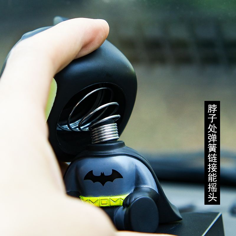 汽車內飾品 蝙蝠俠搖頭 擺件 創意車上高檔大氣 男車飾 車載 車內裝飾品