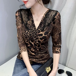 臺灣出貨免運💯秋季新款時尚網紗釘珠v領交叉緊身顯瘦長袖打底衫女豹紋拉丁舞服上衣/優品