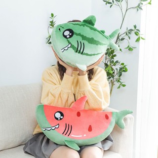 淇淇KiKi玩具 娃娃 抱枕 清涼創意鯊瓜毛絨玩具抱枕鯊魚西瓜公仔床頭靠可愛娃娃女生日禮物創意 整人 惡搞 搞笑 送禮