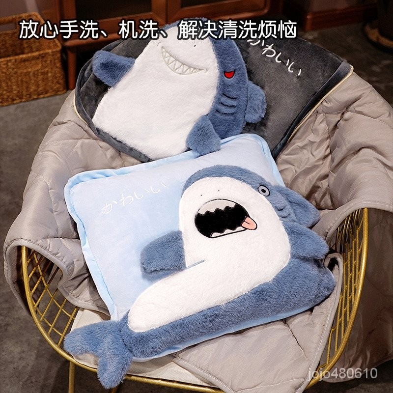 精選好物🌻搞怪鯊魚毛絨抱枕可展開鯊魚空調被辦公室午睡蓋毯汽車抱枕被  可愛  抱枕