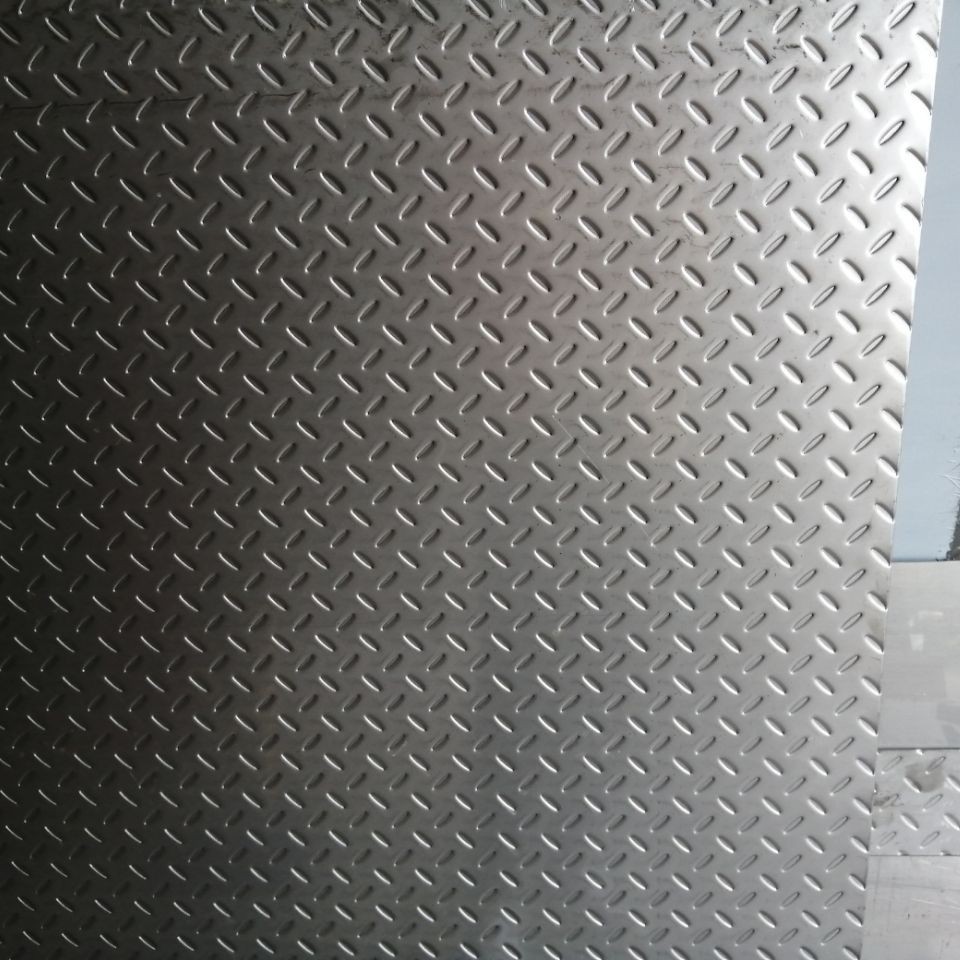 304不銹鋼板花紋板201 316l不銹鋼板防滑板樓梯踏步板折彎零切
