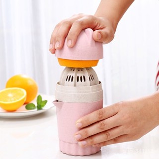 🔥台灣熱賣🔥 手動榨汁機 手動榨汁器 小型便攜式橙汁杯廚房傢用壓榨器水果橙汁機檸檬榨汁器