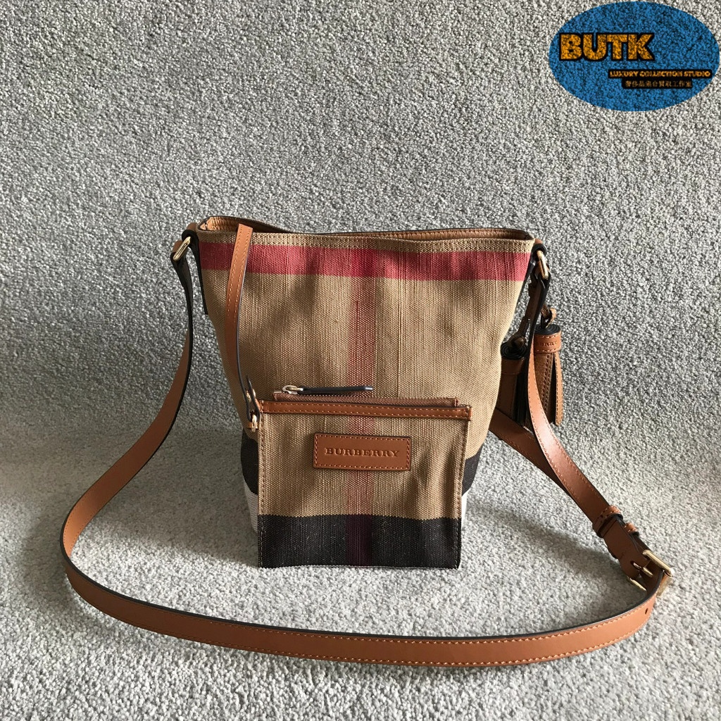 Butk二手之家BURBERRY 博柏利 CANVAS 棉麻帆布 軟布 小號 水桶包 斜挎包 單肩包 39457421