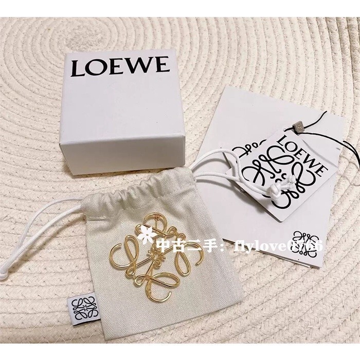 折扣 LOEWE Anagram 金色logo胸針 甜甜價 111.25.020