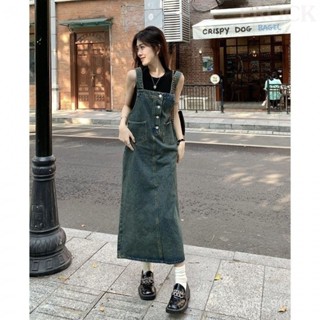 【FROCK】單排扣牛仔背帶連衣裙新款複古水洗中長款顯瘦減齡裙子 背帶裙 性感連衣裙 洋裝 吊帶裙 露肩裙子 連身裙