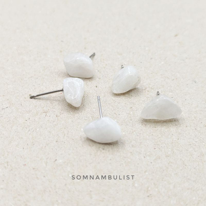 Somnambulist 天然水晶 白月光石隨形造型耳環 鋼針 飾品 耳針 綠色 禮物 五行 脈輪 生日禮物 誕生石