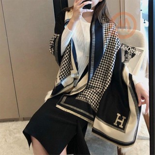 臺灣出貨💯2023高階感千鳥格圍巾女冬季百搭大披肩韓版字母圍脖柔軟羊絨手感免運