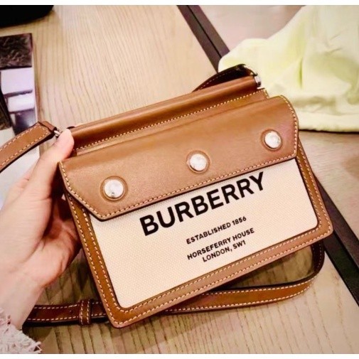 正品現貨 Burberry 巴寶莉 Title Horseferry印花帆布包 斜背包郵差包80146111