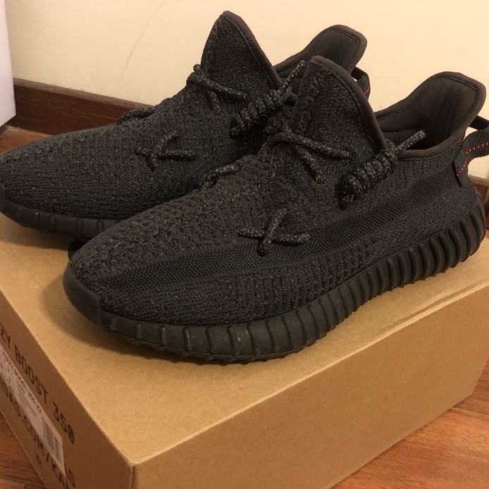 日本正品 adidas Yeezy Boost 350 V2 Black 黑滿天星 FU9007