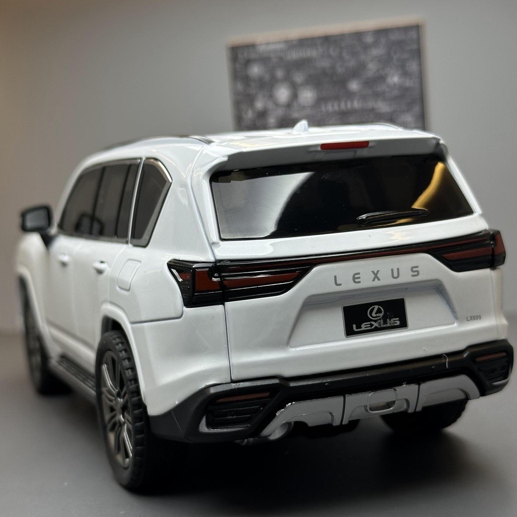 新品下殺✨合金模型車 1：24 lexus 模型車 雷克薩斯 lx600模型 越野車 聲光玩具 迴力玩具車 擺件 禮物