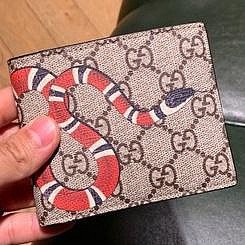 ❤️小艾精品 GUCCI 古馳 451268 PVC 咖啡色 蛇造型款 8卡短夾