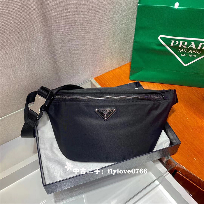 折扣 PRADA Re-Nylon 再生尼龍和Saffiano 皮革腰包 2VL033