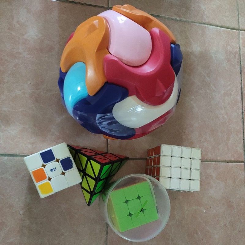 二手教具~各式魔術方塊*4+Puzzle Assembly Ball ,共5個合售(不拆賣)