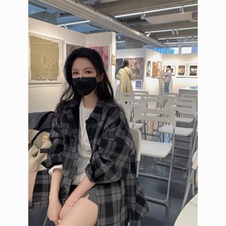 【YW】秋季新款 灰色格子襯衫女 美式複古長袖襯衫 寬鬆蝙蝠袖上衣 襯衫外套 大呎碼上衣 顯瘦 百搭