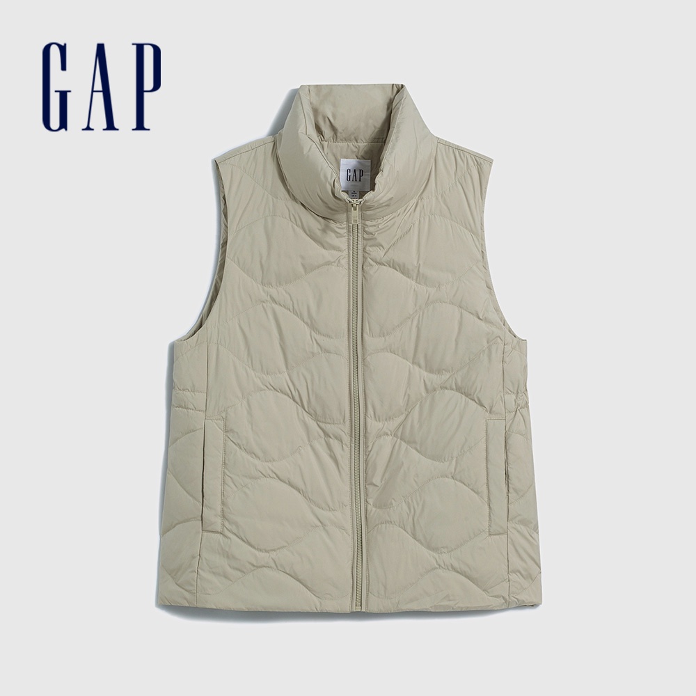 Gap 女裝 Logo立領羽絨背心外套-米黃色(836571)