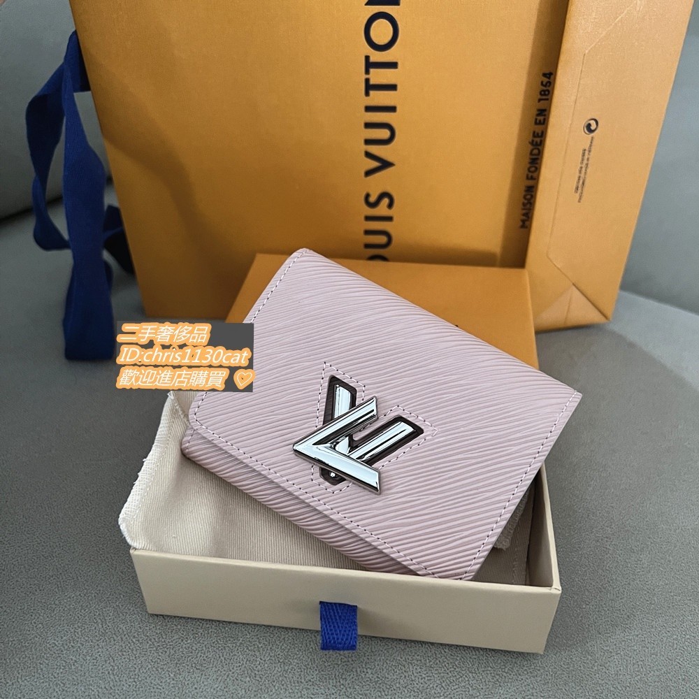 LV 路易威登 TWIST XS 錢包 M63323 粉色 銀logo 水波紋 短夾 皮夾 免運