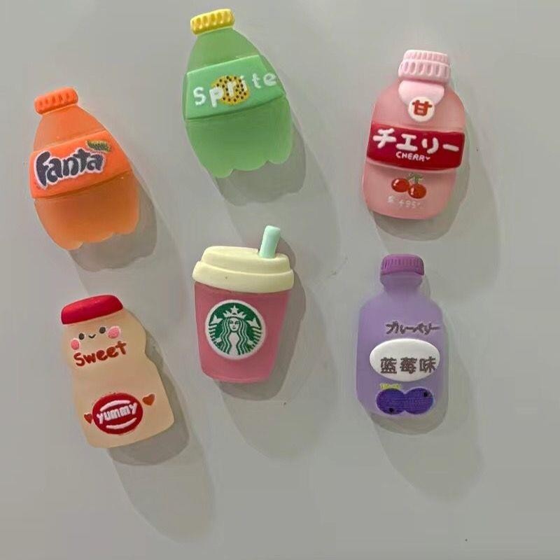 『霞姐好物』新款磨砂藍莓咖啡雪碧飲料瓶子樹脂磁性冰箱貼水杯貼可愛飾品徽章