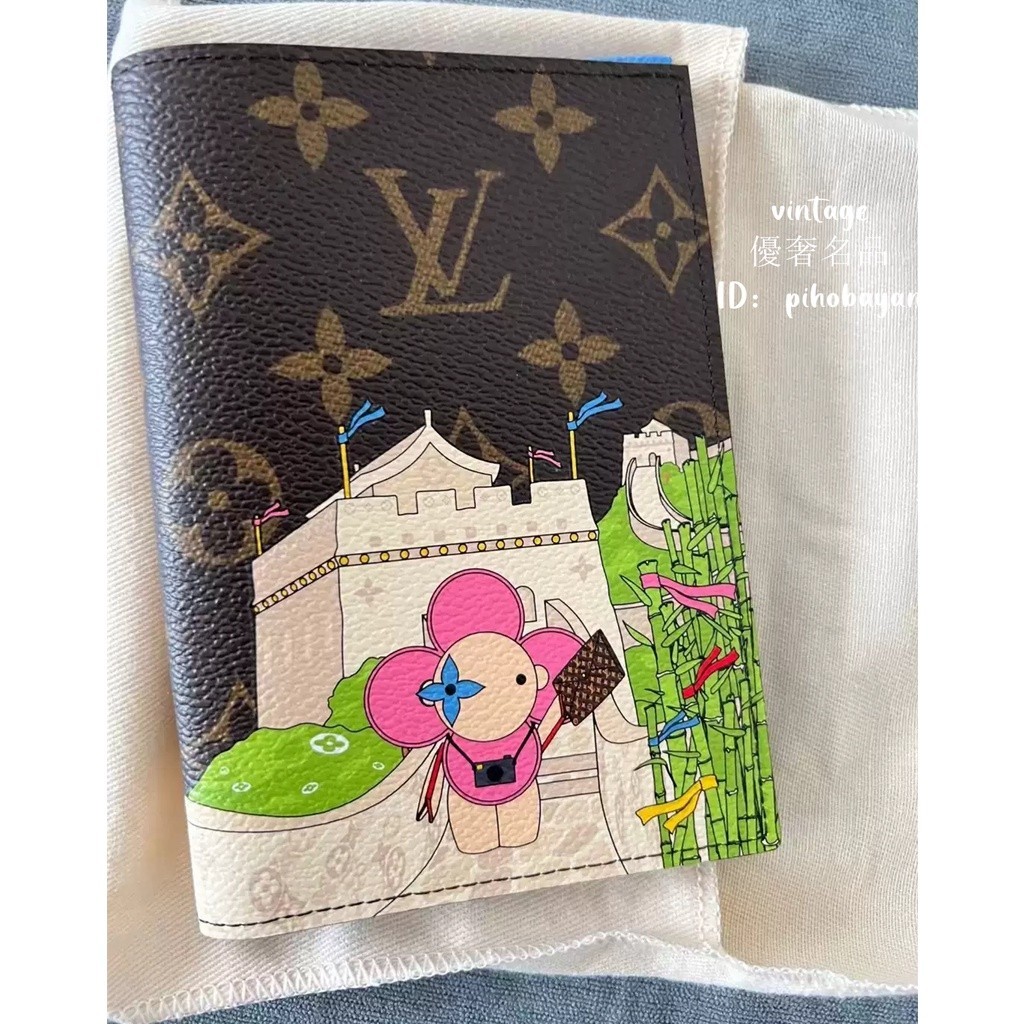 優奢二手 LV 路易威登 M80866 Passport 聖誕限定 老花塗鴉 護照包 護照夾 皮夾 卡夾