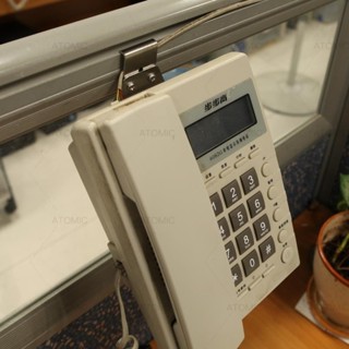 可開統編 創意辦公桌屏風配件 隔斷插縫固定電話掛鉤 鋼製下掛式電話托架