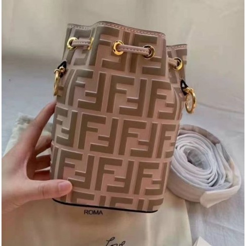 二手便宜出 FENDI 芬迪 新色 裸粉色 MON TRESOR MINI 迷你 小水桶 手提包