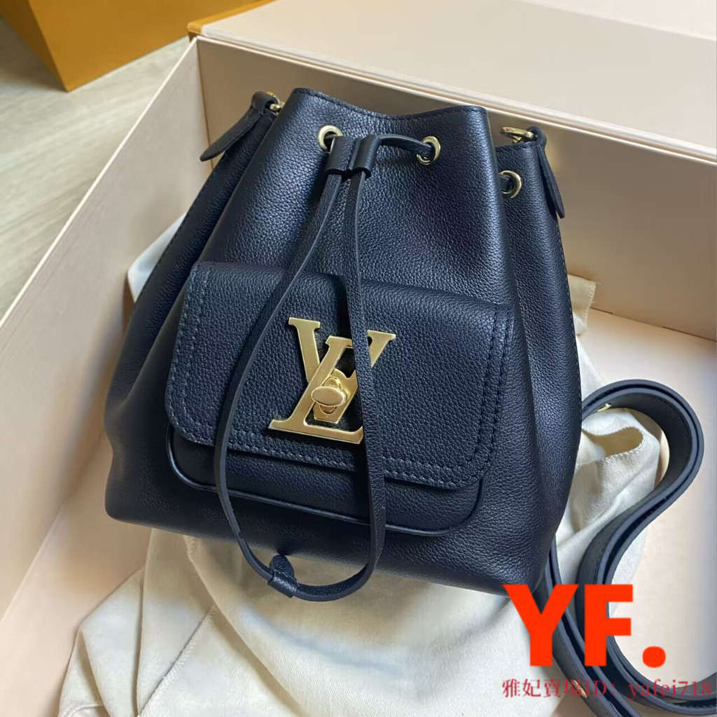 LV 路易威登 LOCKME Bucket 小牛皮 束口水桶包 單肩包 斜挎包 M57687 黑色 灰色