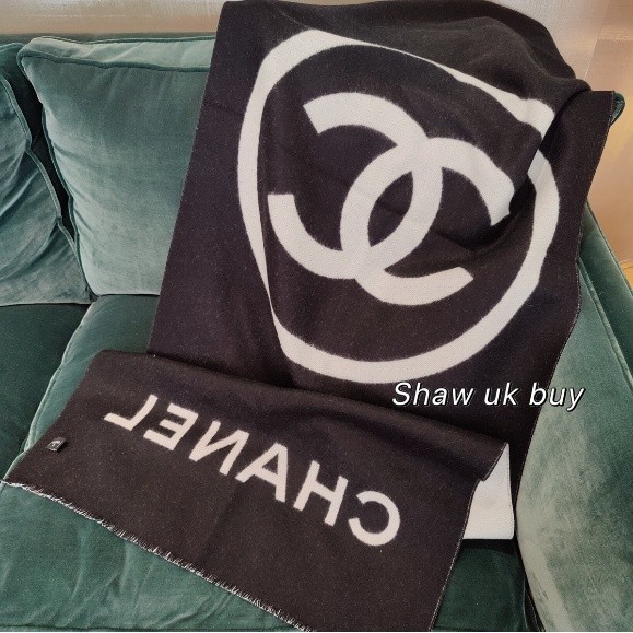 正品現貨 Chanel 香奈兒 大logo 雙C 羊絨 雙面圍巾 披肩 圍脖 黑白 時尚圍巾 時尚配件