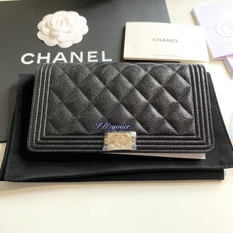 精品二手 Chanel香奈兒 wallet Boy A80285 黑色羊皮金扣 對折長夾 黑色 卡夾 錢包