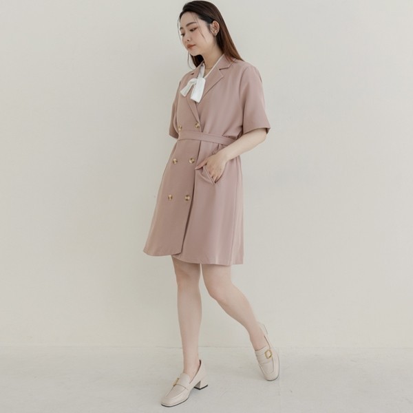 【PolyLulu】 MISS.時髦個性風衣式短袖洋裝(附綁帶) 中大尺碼洋裝 灰粉色