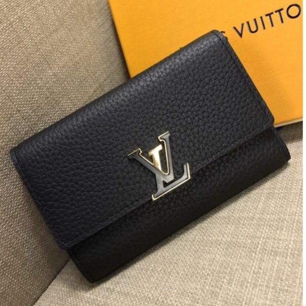 二手精品 Louis Vuitton 路易威登 LV 經典款 Capucines 短夾 錢包 皮夾 M62157