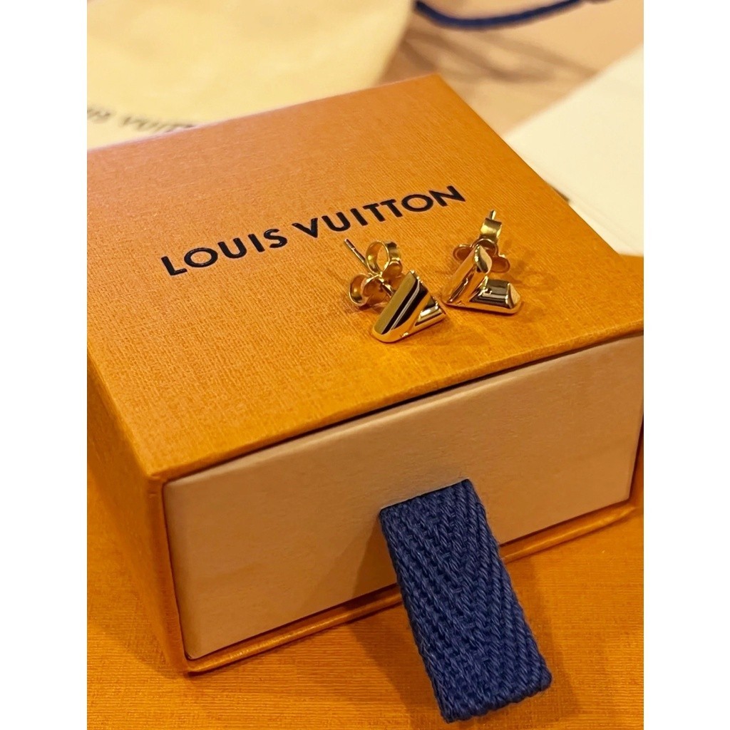 精品二手 LOUIS VUITTON 路易威登 LV essential V字母 耳釘/耳環 M68153/M6320