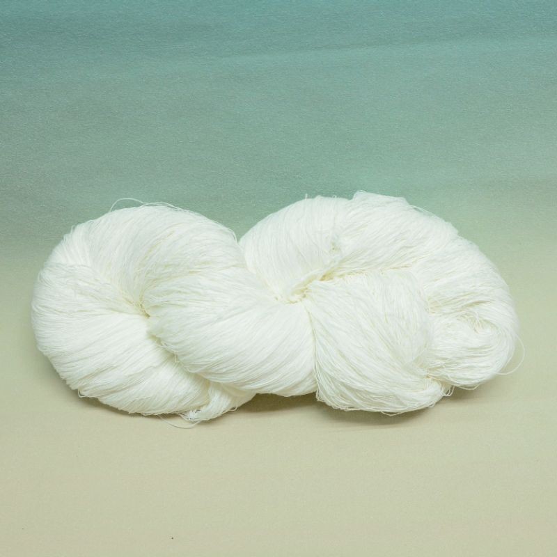 純白色細棉線（一絞300~360公克重）手作 毛線 合股線 段染羊毛線 段染線 編織 棒針 鉤針 圍巾 棉線 扁線