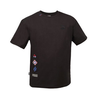 PUMA 男流行系列Prairie Resort短袖T恤(亞規 寬版 休閒 上衣 「62687001」 黑藍紅白
