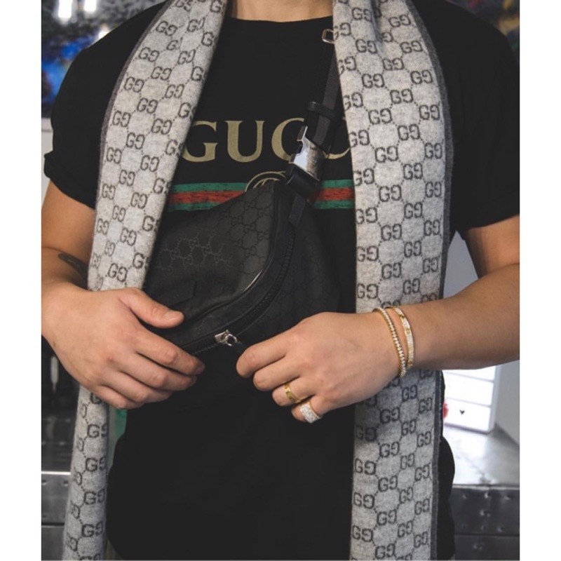 精品二手 Gucci 經典款黑色壓花滿版胸包腰包