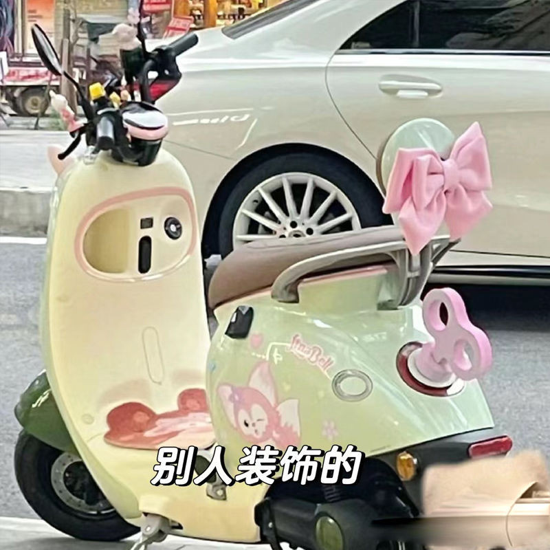🔥臺灣出貨電動車個性改裝卡通車身可愛裝飾蝴蝶結發條愛瑪電瓶車尾部擺件貼