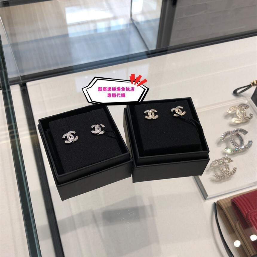 二手專櫃貨 巴黎機場免稅店 CHANEL 香奈兒耳環 A88429 金屬與水鉆 銀與水晶 雙C 銀色 針式耳環