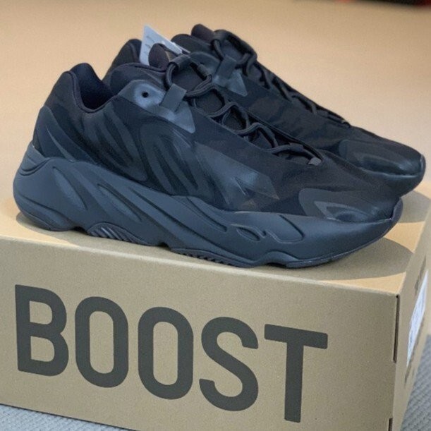 adidas Yeezy Boost 700 MNVN 黑武士 男款 FV4440 厚底 慢跑鞋