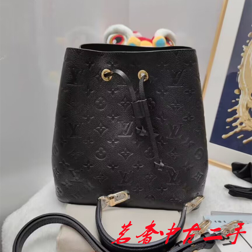 LV 路易威登 NÉONOÉ MM 壓紋印花 水桶包 手提包 肩背包 斜背包 M45256