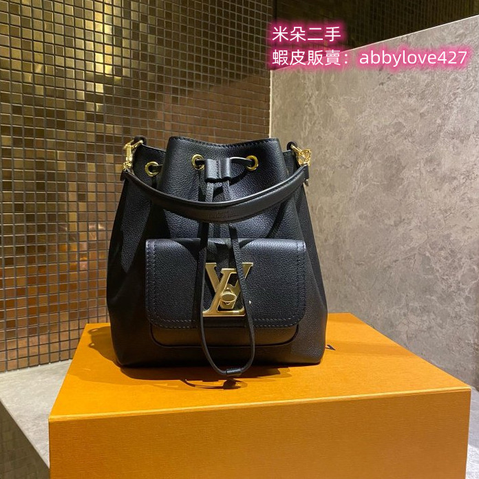 二手 LV 路易威登 LOCKME Bucket 粒面小牛皮 束口水桶包 單肩包 斜挎包 M57687 女款 黑色