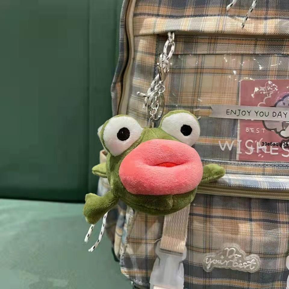 包包掛件 包包吊飾台出 鑰匙扣 創意玩偶大嘴青蛙香腸嘴青蛙掛件公仔玩具鑰匙扣包包掛件搞怪禮物