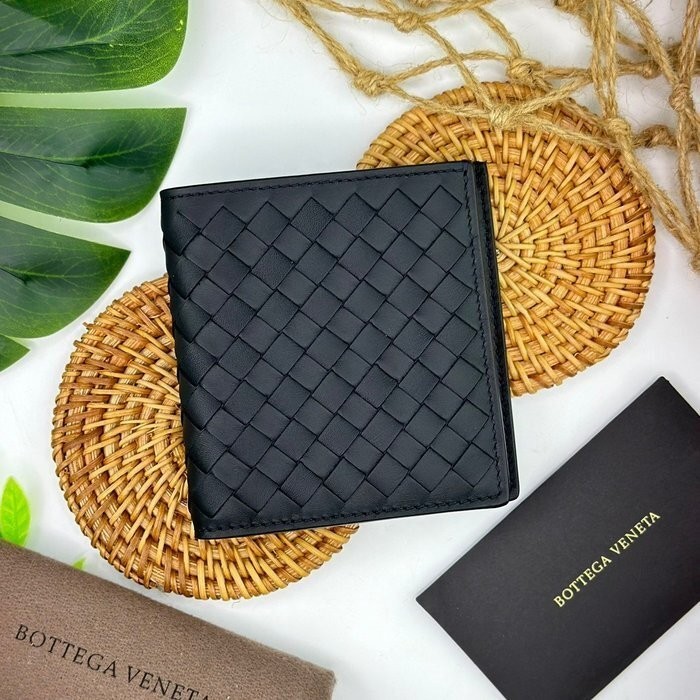 米蘭奢侈品代購 Bottega Veneta 經典 黑色 小牛皮 編織 8卡 對開 短夾 222338 專櫃 實拍