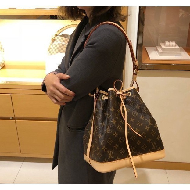 二手 Louis Vuitton LV M40818 PETIT NOE NM 經典花紋水桶包